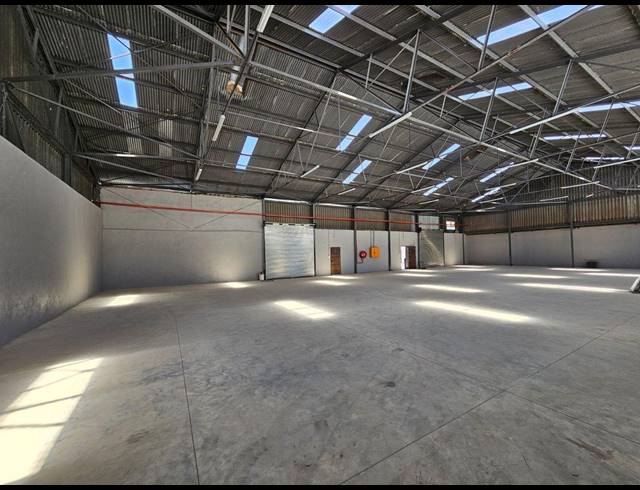 800M² WAREHOUSE TO LET IN BENROSE